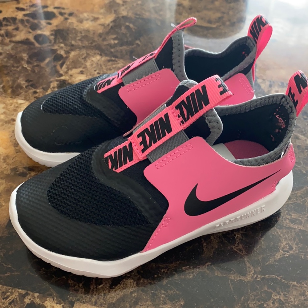 NEW Girls NIKE sneakers size 9 toddler
